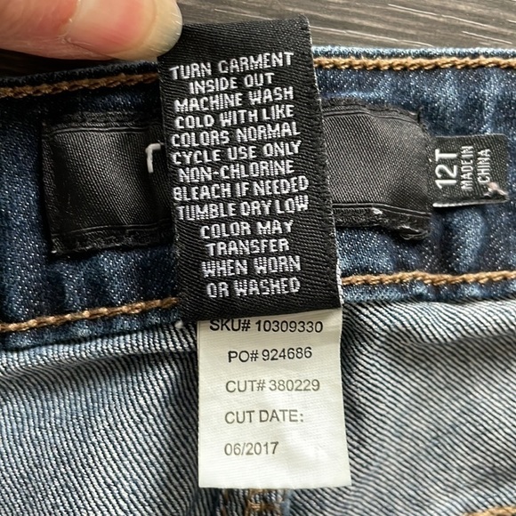 Sz12T Torrid classic skinny vintage medium wash. EUC - Picture 6 of 8